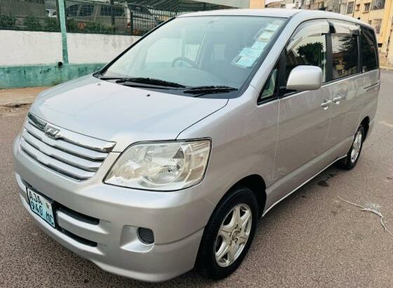 Toyota | Noah | Automático | 2.0 | 07 Lugares 🚌