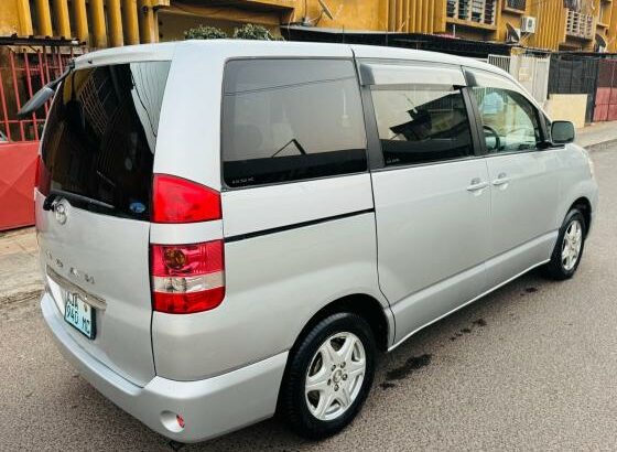 Toyota | Noah | Automático | 2.0 | 07 Lugares 🚌