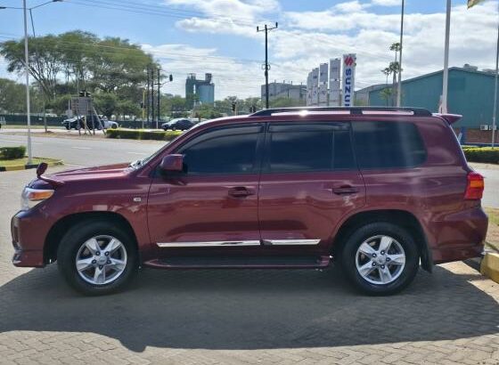 Toyota | Land Cruiser VX 200 | 2013 | V8 | 4×4 🎁