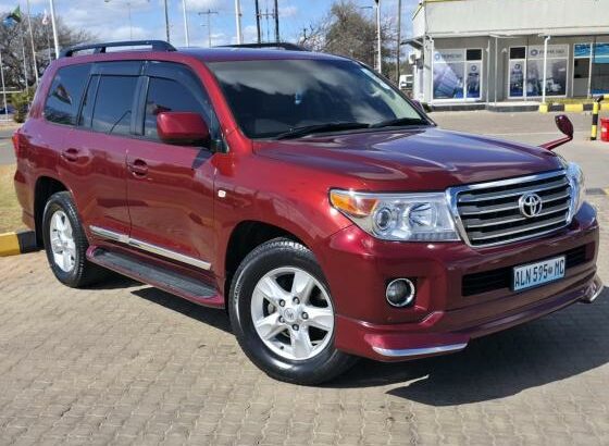 Toyota | Land Cruiser VX 200 | 2013 | V8 | 4×4 🎁