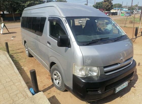 Toyota | Grand Hiace – Quantum | 2kd | 15 Lugares