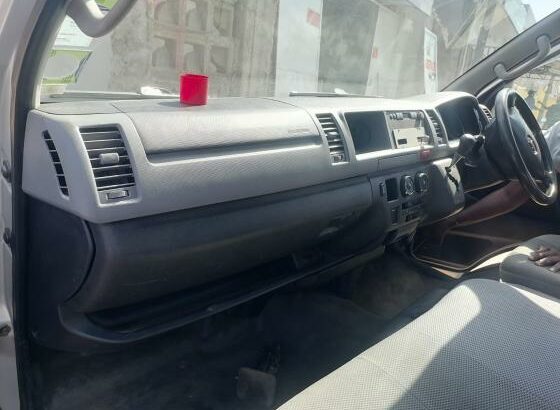 Toyota | Grand Hiace – Quantum | 2kd | 15 Lugares