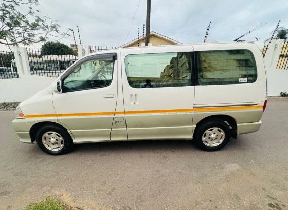 Toyota | Ganvia | Automático | Diesel | 8 Lugares 🚐