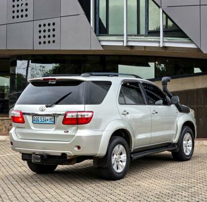 Toyota | Fortuner | 2010 | Manual | 4×4 | Recém-importado