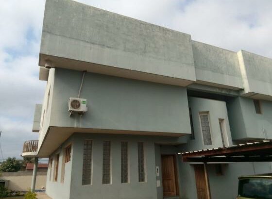 Vende se dentro do condomínio moradia nova resd- chao primeiro tipo 4 com piscina na cidade da matola próximo do hospital provincial