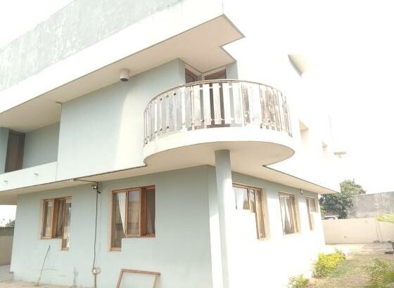 Vende se dentro do condomínio moradia nova resd- chao primeiro tipo 4 com piscina na cidade da matola próximo do hospital provincial