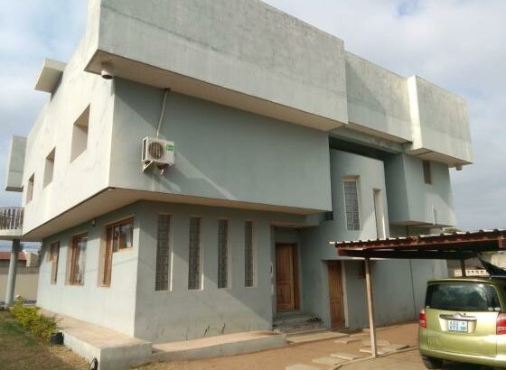 Vende se dentro do condomínio moradia nova resd- chao primeiro tipo 4 com piscina na cidade da matola próximo do hospital provincial