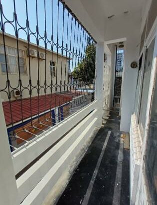 Vende se apartamento Tipo 2 limpa vazia 1-andar com parkeamento para viatura na polana cimento toda documentada