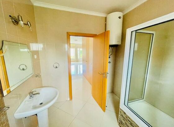 Arrenda-se moradia t4 no condomínio triunfo na marginal