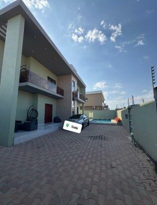 Vende-se moradia na costa do sol em Mapulene