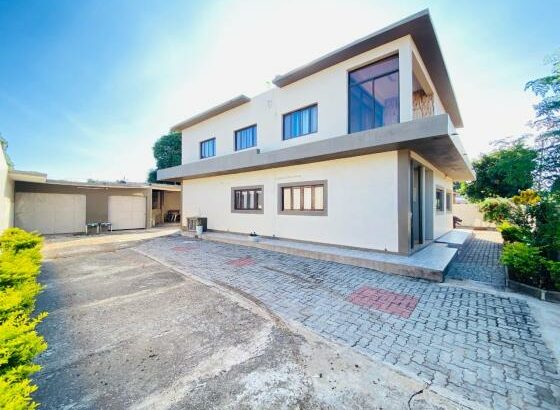 Vende-se Moradia t5+1 na sommerchield 2 a 5minutos da av Julius nherere