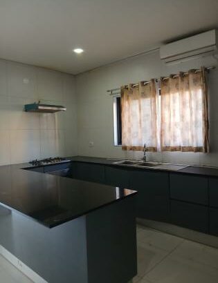 Arrenda-se Apartamento t4 no r/c no triunfo novo