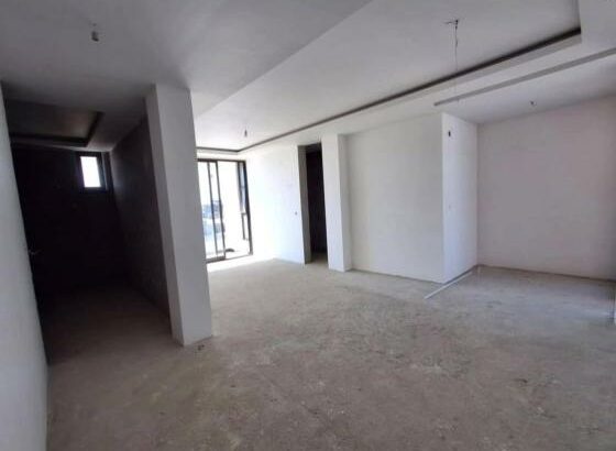 Vende-se Moradia luxuosa t5+1 com elevador no triunfo