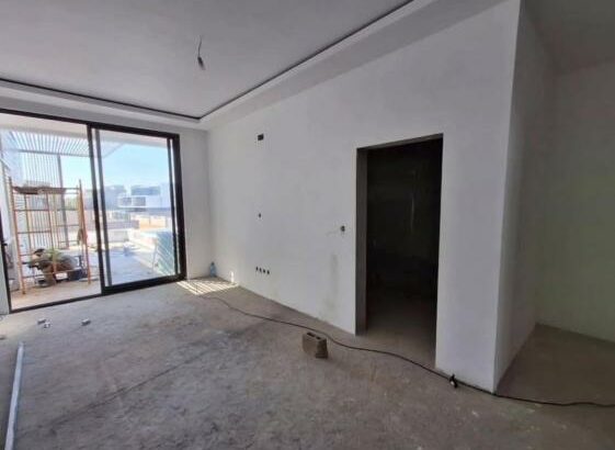 Vende-se Moradia luxuosa t5+1 com elevador no triunfo