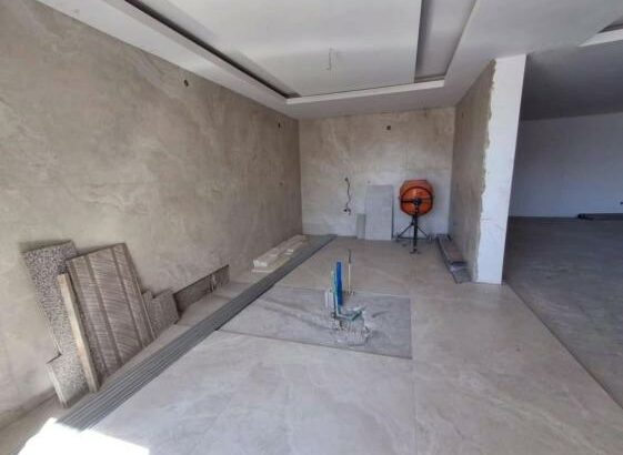 Vende-se Moradia luxuosa t5+1 com elevador no triunfo