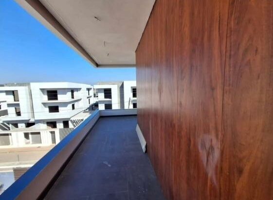 Vende-se Moradia luxuosa t5+1 com elevador no triunfo