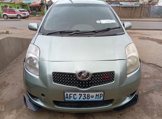 Toyota Vitz recente aproveita