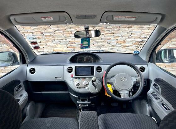 Toyota Sienta aproveita