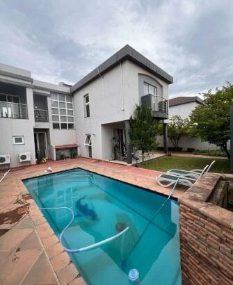 Vende-se uma moradia tipo 4 no condomínio shaphire na matola