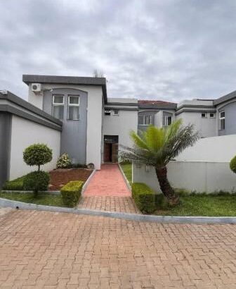 Vende-se uma moradia tipo 4 no condomínio shaphire na matola