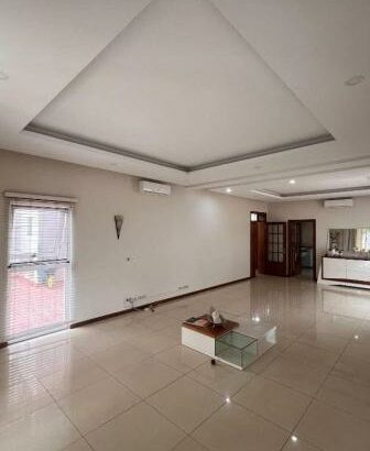 Vende-se uma moradia tipo 4 no condomínio shaphire na matola