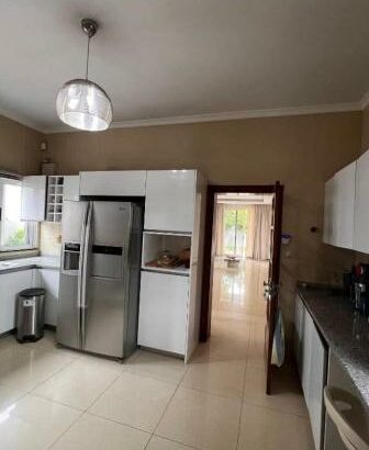 Vende-se uma moradia tipo 4 no condomínio shaphire na matola