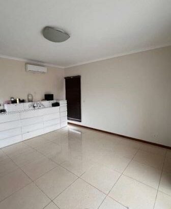 Vende-se uma moradia tipo 4 no condomínio shaphire na matola
