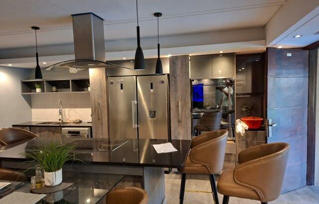 Vende-se uma moradia tipo 3 com 2 casas de banho na matola Bairro  do mussumbuluco