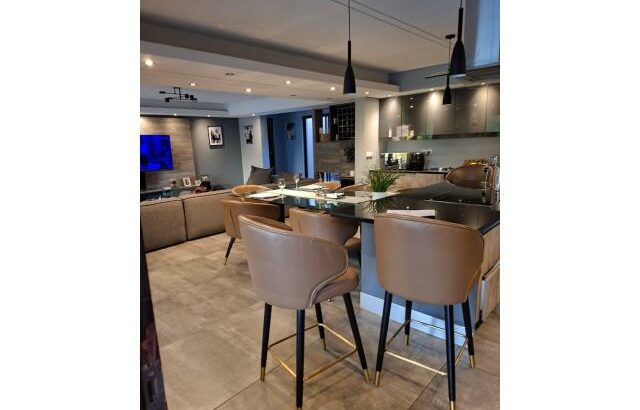 Vende-se uma moradia tipo 3 com 2 casas de banho na matola Bairro  do mussumbuluco