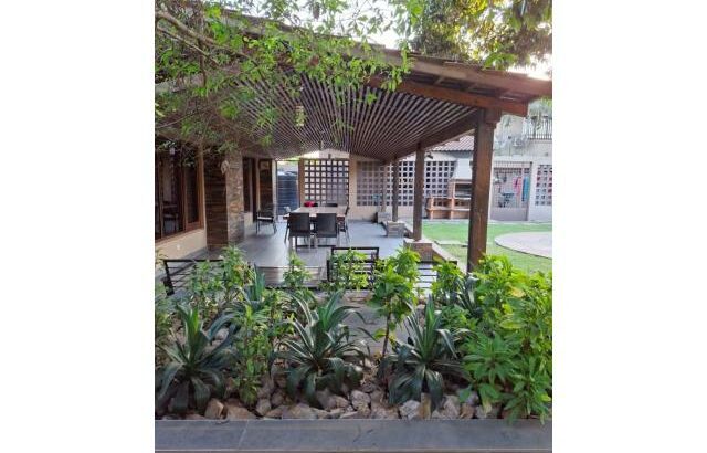 Vende-se uma moradia tipo 3 com 2 casas de banho na matola Bairro  do mussumbuluco