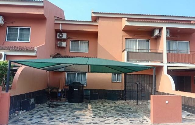 Arrenda-se moradia T4 no condomínio praia mar