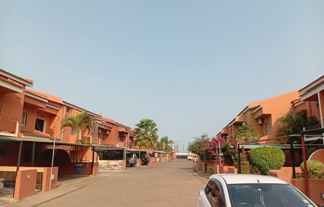 Arrenda-se moradia T4 no condomínio praia mar