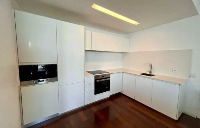 Arrenda-se um apartamento tipo 1 mobilado no condomínio Jn130 na Julius Nyerere