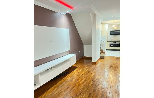 Arrenda-se luxuosa Moradia duplex T3 no condomínio casa jovem