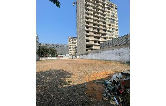 Arrenda-se espaço comercial de 1600 m² para venda de viaturas