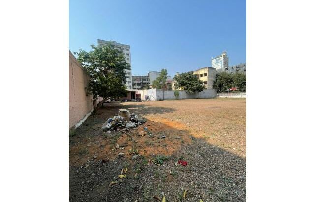 Arrenda-se espaço comercial de 1600 m² para venda de viaturas