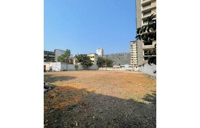 Arrenda-se espaço comercial de 1600 m² para venda de viaturas