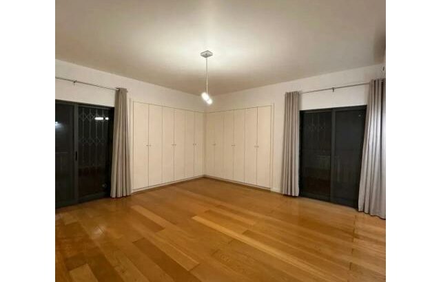 Arrenda-se um apartamento tipo 3na polana