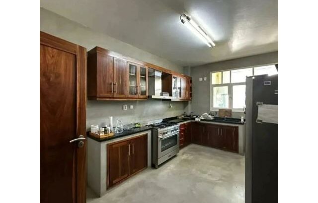 Vende-se um apartamento tipo 4 na polana no 6 andar com vista ao mar