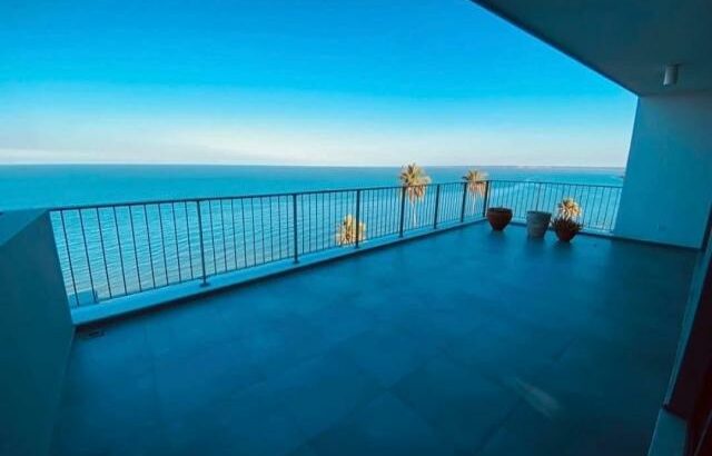 Vende-se uma penthouse tipo 5 no condomínio MARESIAS com vista ao mar