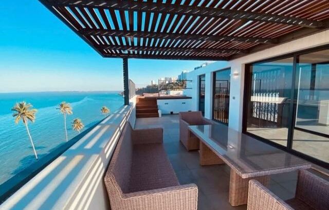 Vende-se uma penthouse tipo 5 no condomínio MARESIAS com vista ao mar