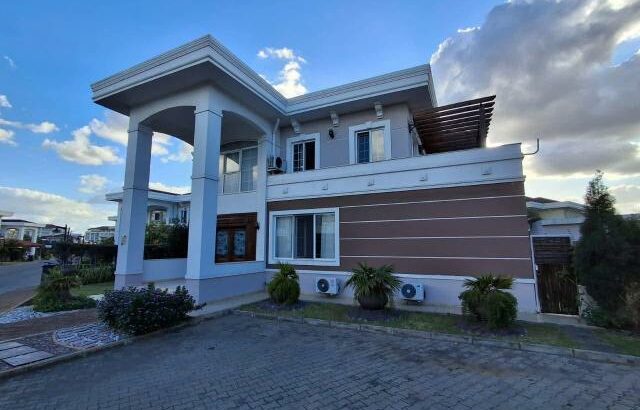 Vende-se uma moradia duplex tipo 4no Condomínio Garden park na Matola