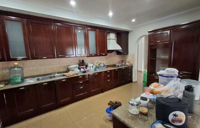 Vende-se uma moradia duplex tipo 4no Condomínio Garden park na Matola