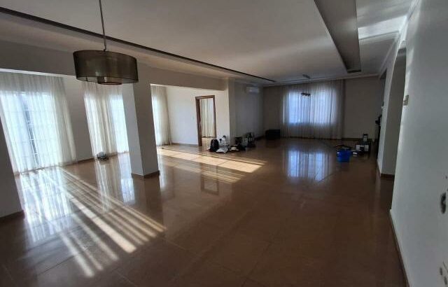 Vende-se uma moradia duplex tipo 4no Condomínio Garden park na Matola