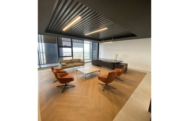 Arrenda-se um escritório mobilado no condomínio parkmoza na Sommerschield