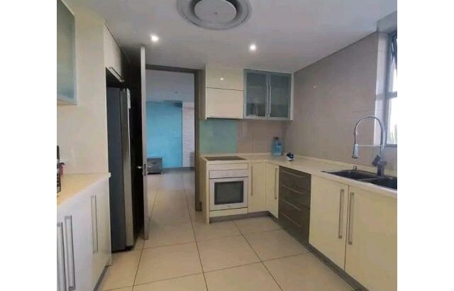 Arrenda-se luxuoso Apartamento T2 mobilado no marés
