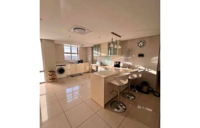 Arrenda-se um apartamento duplex tipo 4 no condomínio super marés