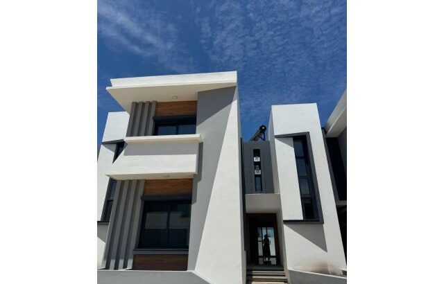 Arrenda-se uma moradia Tipo 4 no condomínio Orion na Sommerschield