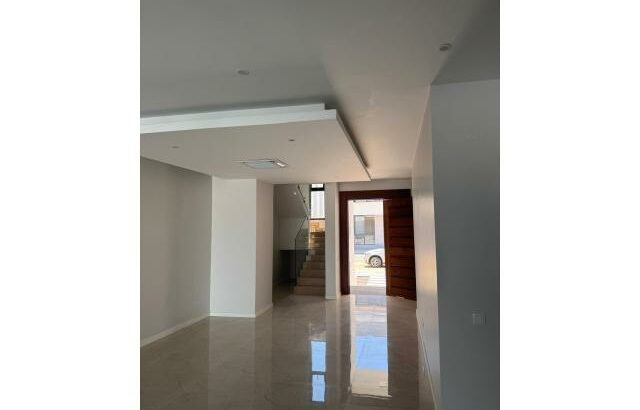 Arrenda-se uma moradia Tipo 4 no condomínio Orion na Sommerschield