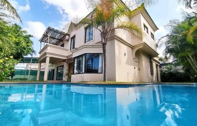 Arrenda-se Magnífica Moradia T4 no condomínio sommerschield II